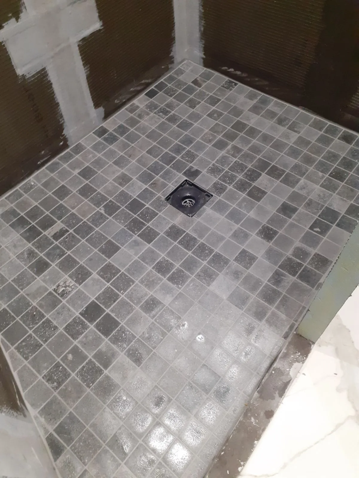 Mosaïque de douche à l'italienne
